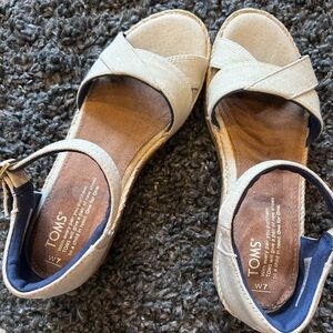TOMS Women's Beige Canvas Espadrille Sandals with Navy Trim